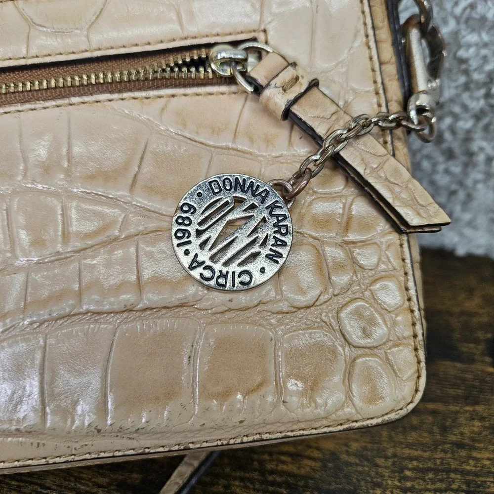 DKNY Croc Embossed Leather‎ Wristlet Clutch Beige Chain Strap Y2K